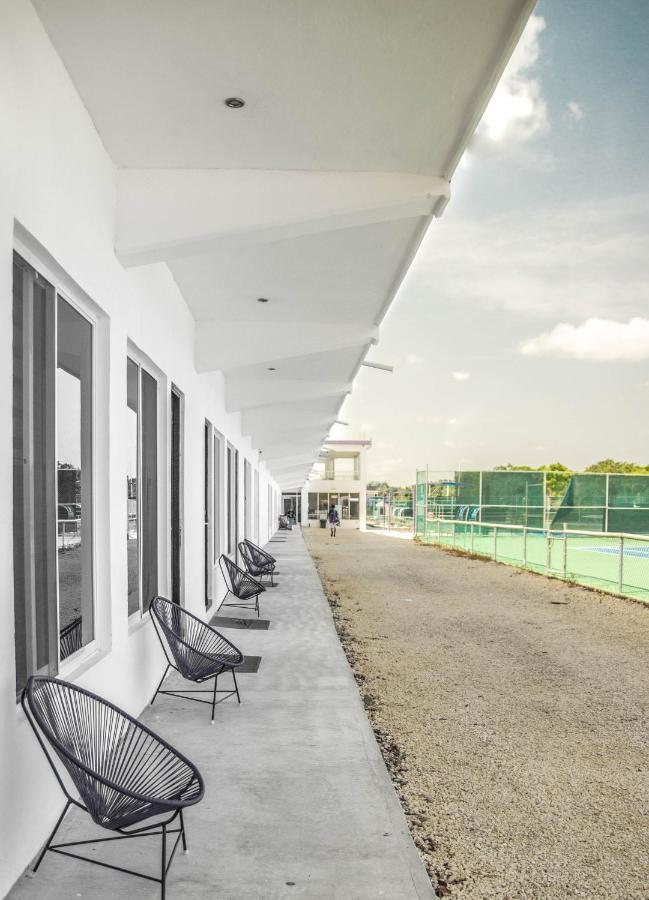 Cancun Tennis Inn Cancún Eksteriør bilde